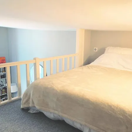 Beautiful Located In The Marais Apartment *